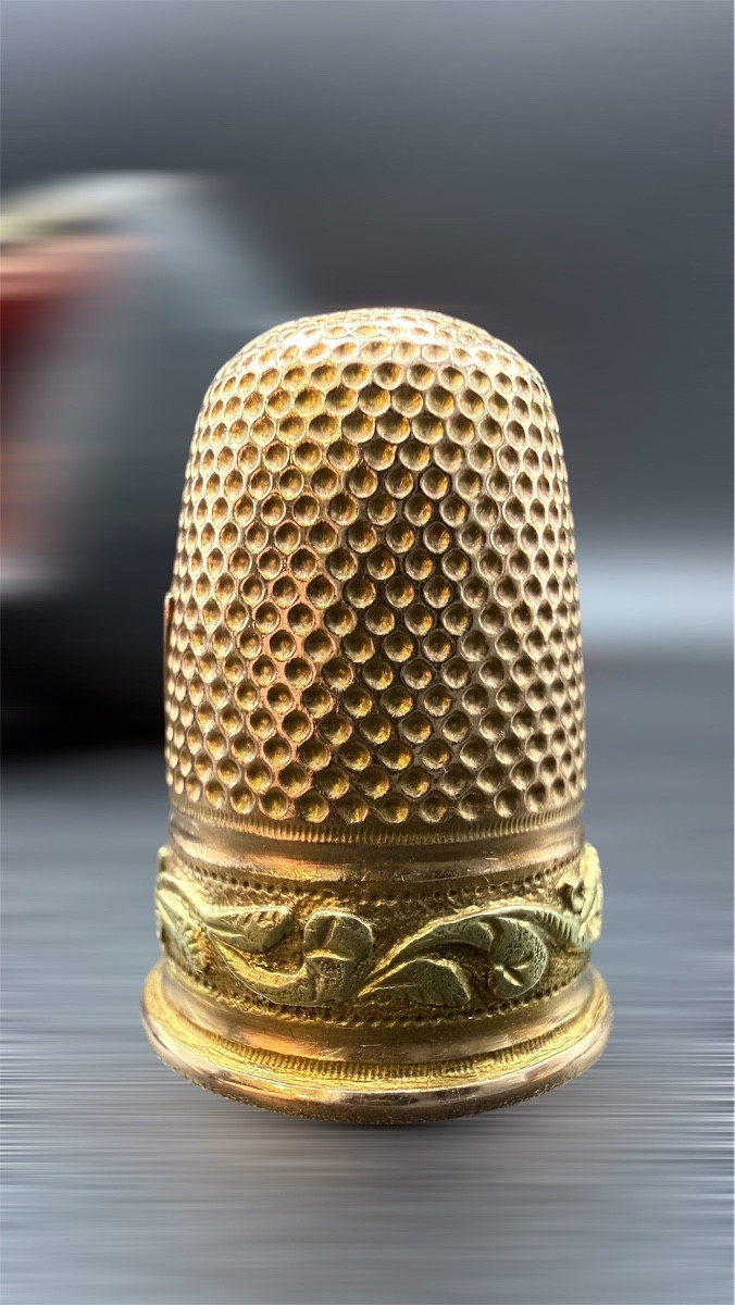 Dé à coudre en or jaune 18 carats, époque Art Nouveau.