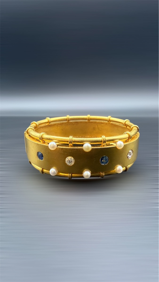 Bracelet rigide d’époque Napoléon III en or jaune 18 carats.
