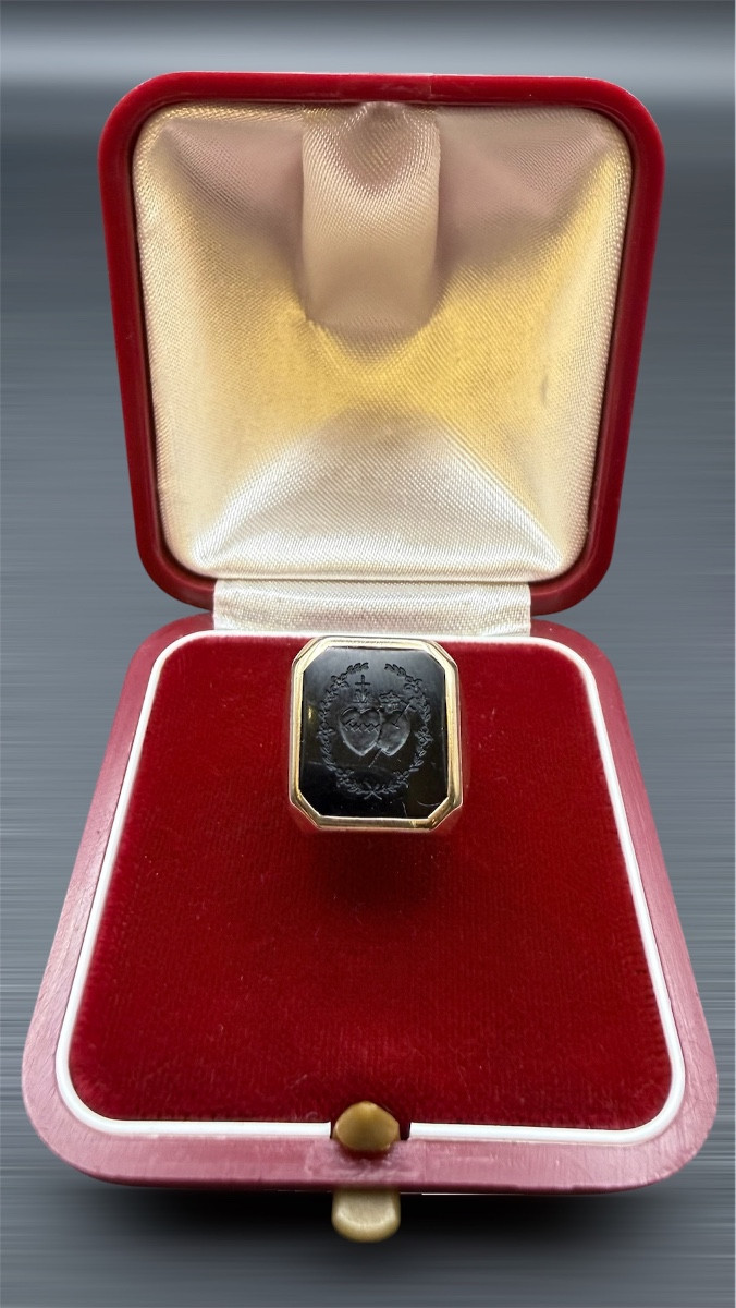 Chevalière en or 18 carats, onyx gravé – vers 1950.