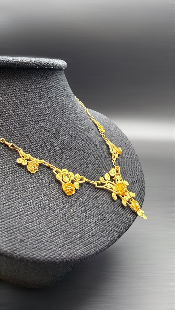 Collier en or jaune 18 carats – Motif floral délicat-photo-2