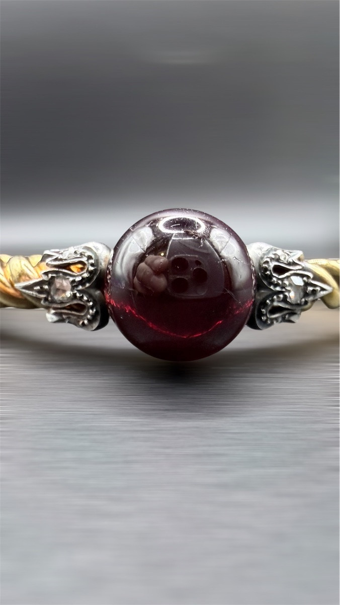Twisted Link Bracelet In 18-carat Gold, Cabochon Garnet And Diamonds-photo-2