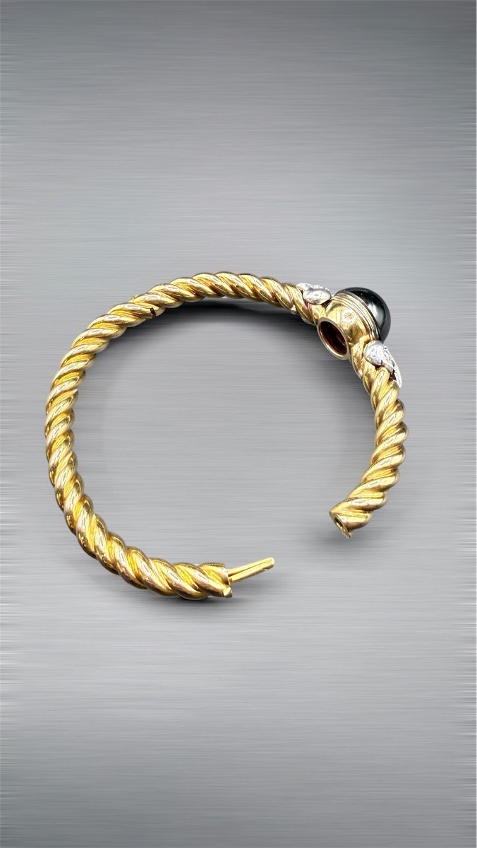 Twisted Link Bracelet In 18-carat Gold, Cabochon Garnet And Diamonds-photo-3