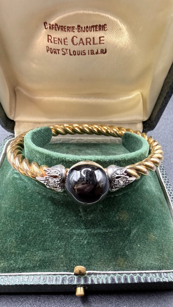 Twisted Link Bracelet In 18-carat Gold, Cabochon Garnet And Diamonds-photo-3