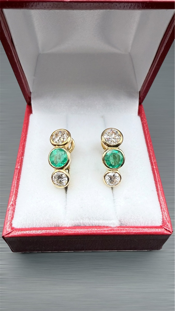 Earrings In Gold, Diamonds And Emeralds.