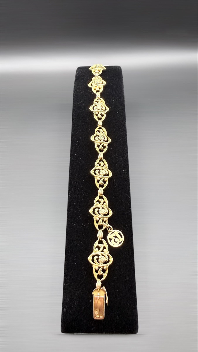 Bracelet Art Nouveau en or jaune 18 carats, à décor floral ajouré.-photo-1
