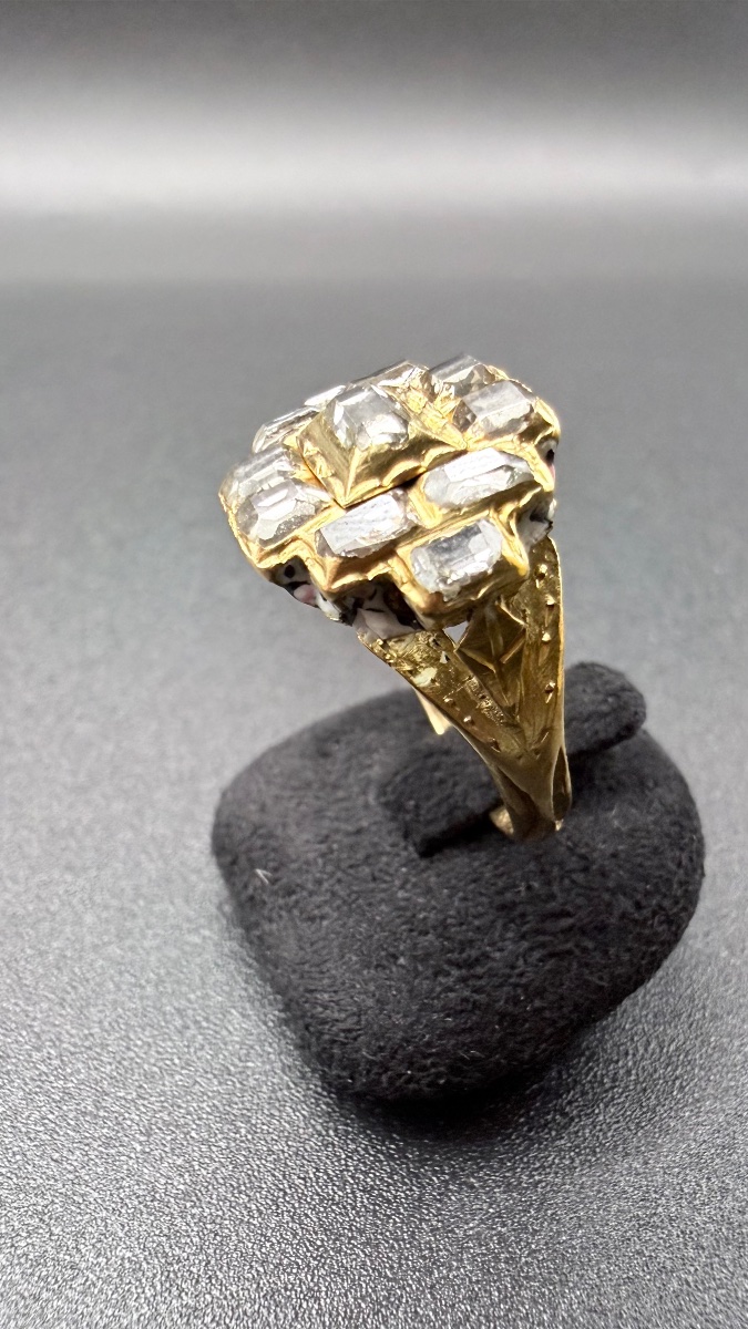 Bague en or jaune 18 carats, diamants et émaux – XVIIᵉ siècle. -photo-2
