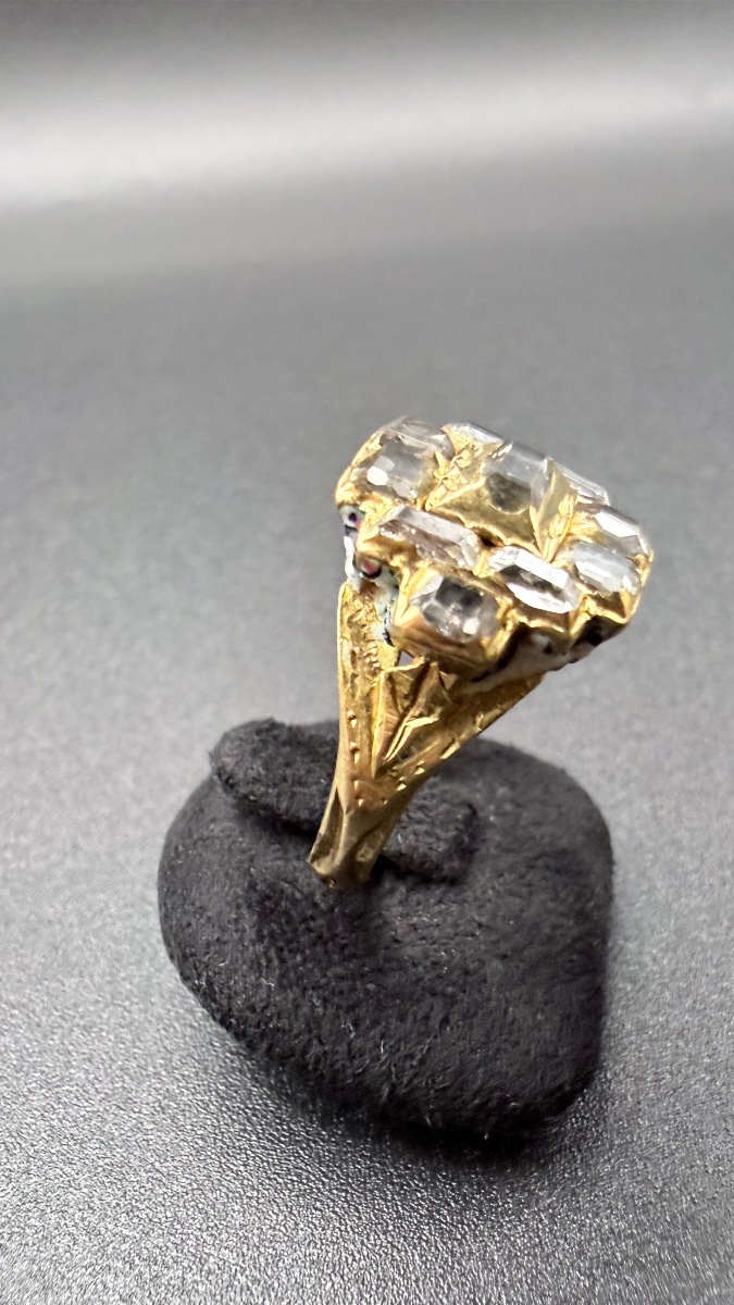 Bague en or jaune 18 carats, diamants et émaux – XVIIᵉ siècle. -photo-3
