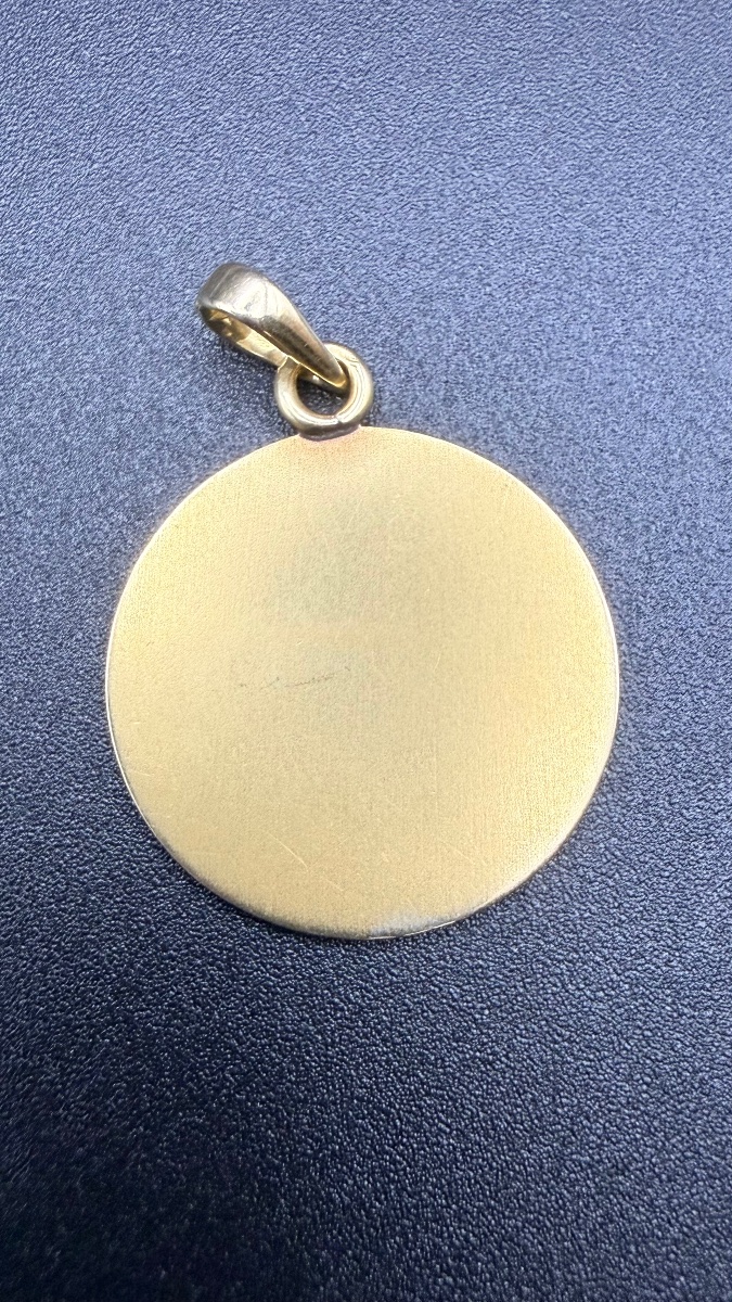 Médaille d’amour « Plus qu’hier, moins que demain » en or jaune 18 carats.-photo-2