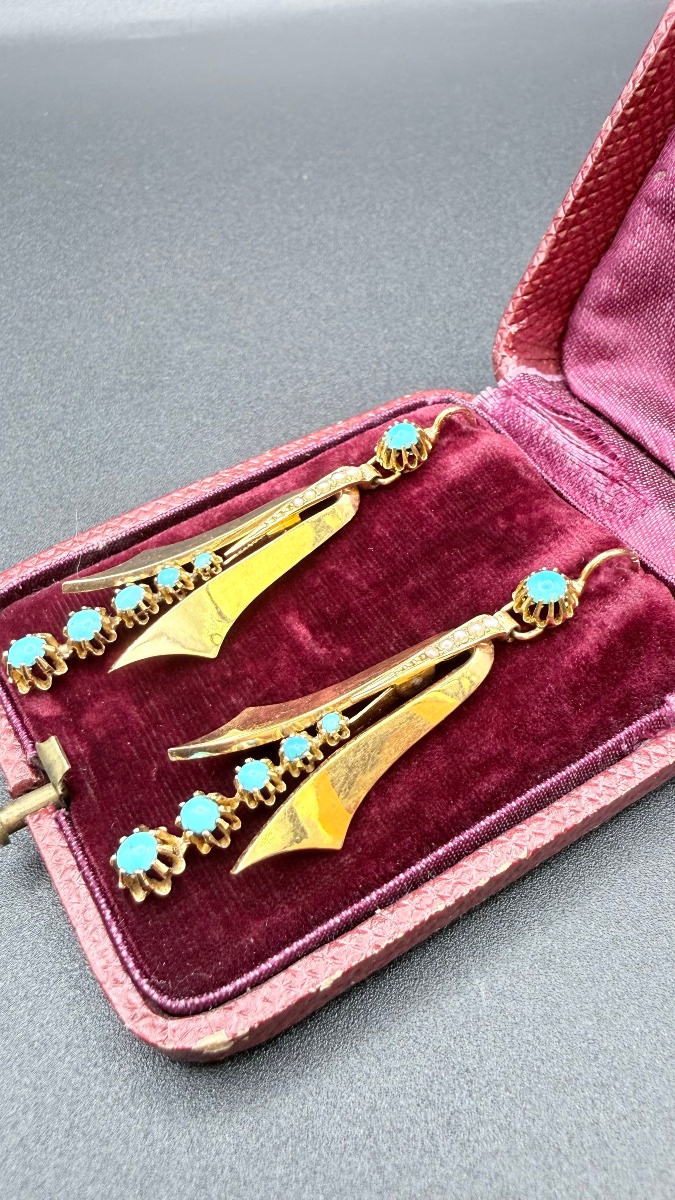 Paire de boucles d’oreilles Napoléon III en or 18 carats, turquoises et perles fines.
