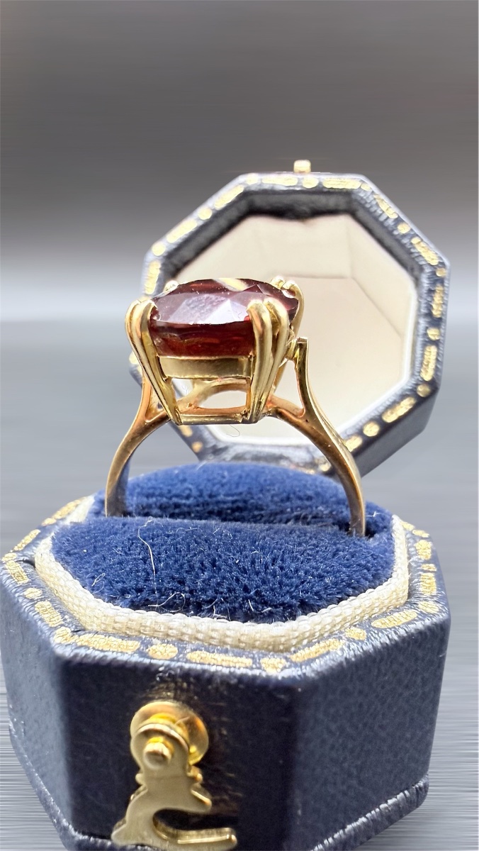 Bague vintage des années 1980 en or jaune 18 carats et grenat ovale.-photo-1
