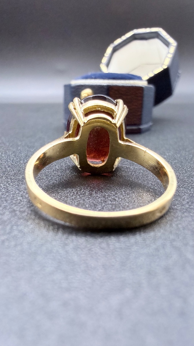 Bague vintage des années 1980 en or jaune 18 carats et grenat ovale.-photo-2