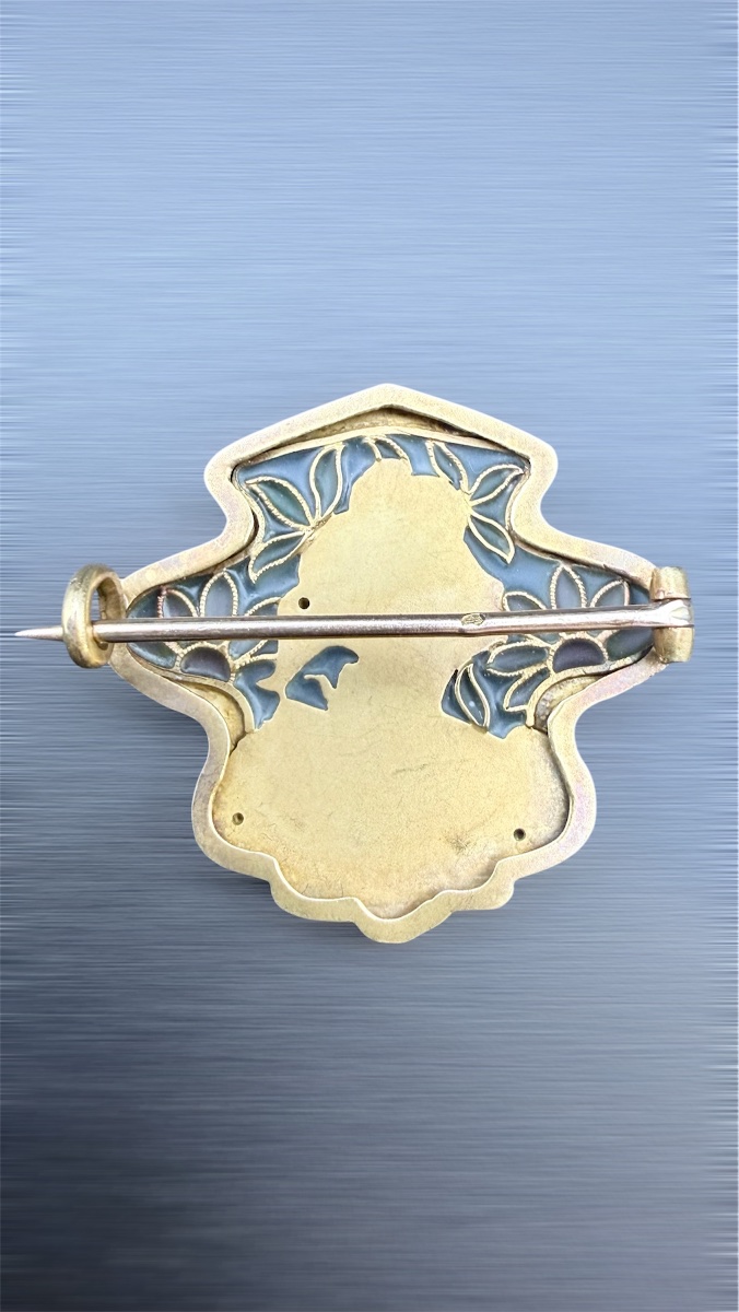 Broche Art Nouveau en or 18 carats, plique-à-jour et diamants – Buste de femme.-photo-2