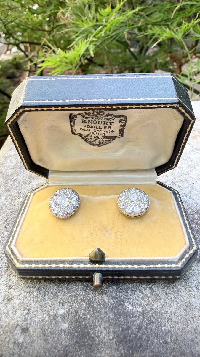 Boucles d’oreilles Art Déco en or blanc 18 carats et diamants.