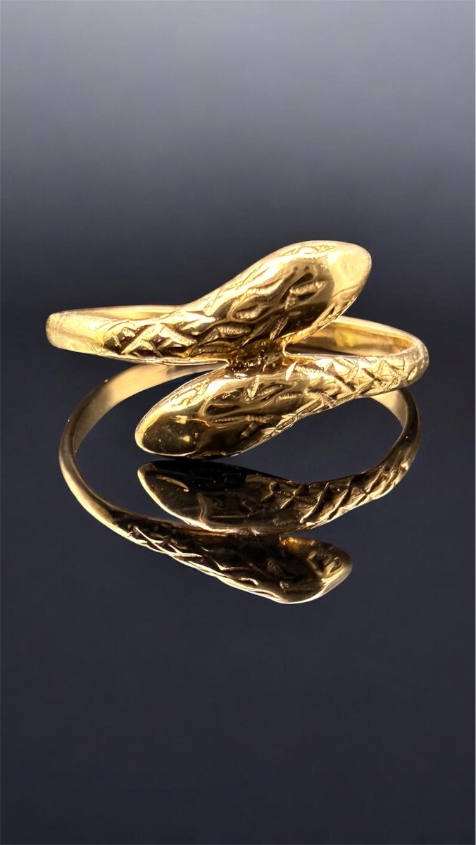 Bague serpent en or jaune 18 carats – Années 1960-1970. 