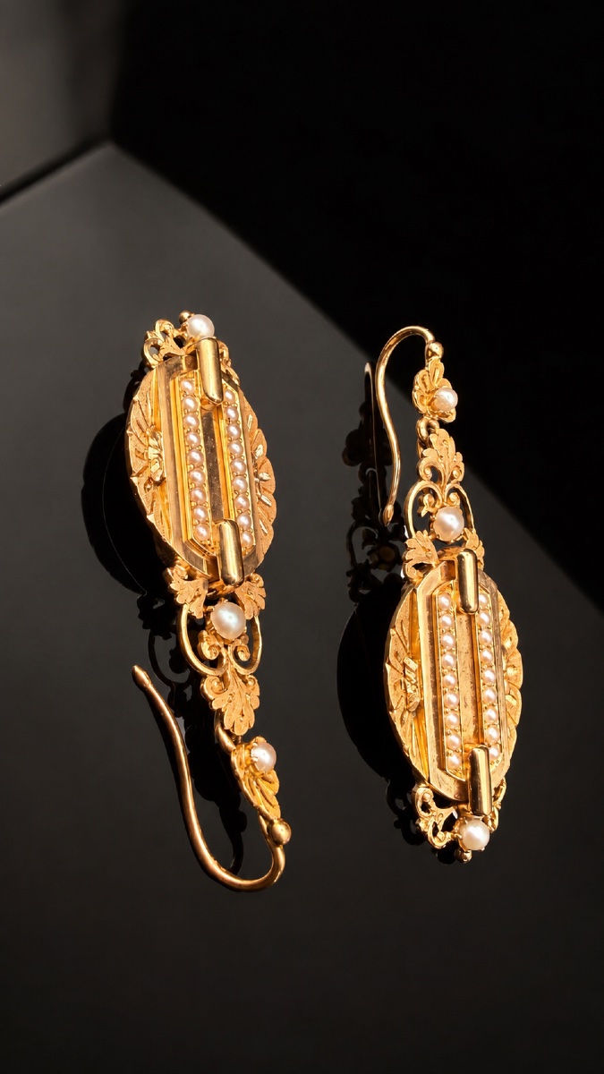 A Pair Of Napoleon III-style Hoop Earrings In 18-karat Yellow Gold And Half-size Fine Pearls.-photo-2