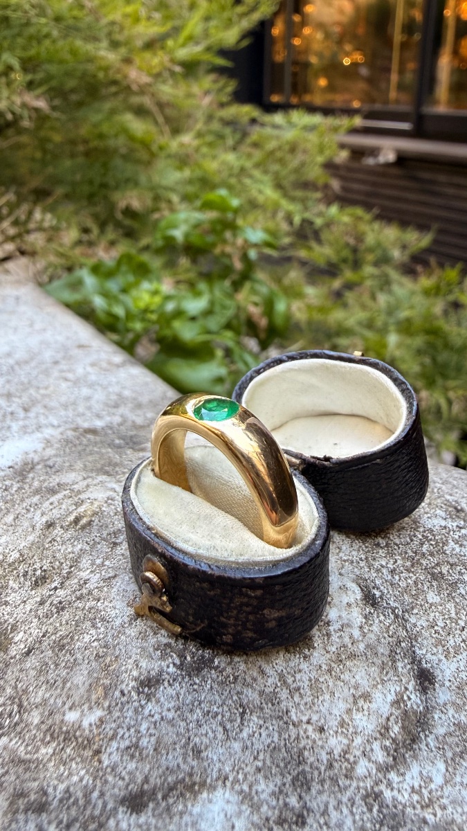 18-karat Gold Ring With An Emerald – Made In France.-photo-3