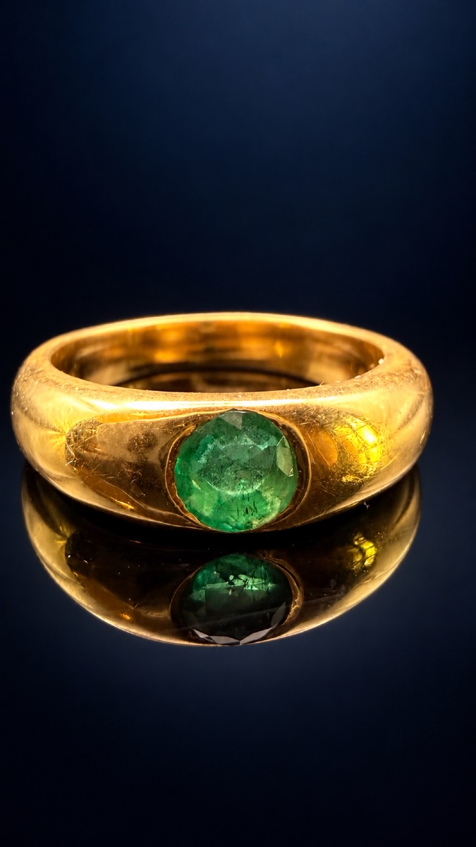 18-karat Gold Ring With An Emerald – Made In France.-photo-2