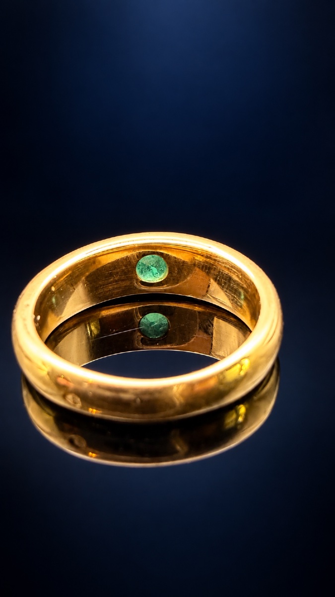 18-karat Gold Ring With An Emerald – Made In France.-photo-3