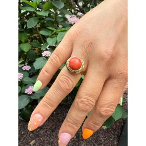 Bagues or jaune 18 carat- cabochon Corail 