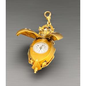 Pendentif-montre en or jaune 18k – Fin XIXe – Signé “A”. 