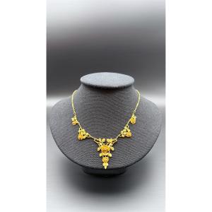 Collier en or jaune 18 carats – Motif floral délicat