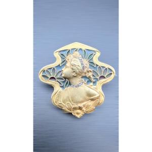 Art Nouveau Brooch In 18-karat Gold, Plique-à-jour, And Diamonds – Bust Of A Woman.