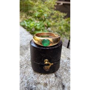 Bague en or 18 carats et émeraude – Travail français.