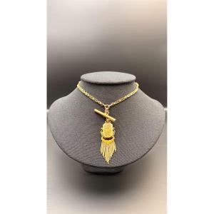 Chaîne de montre Napoléon III en or avec pendentif porte-souvenir et pampilles.
