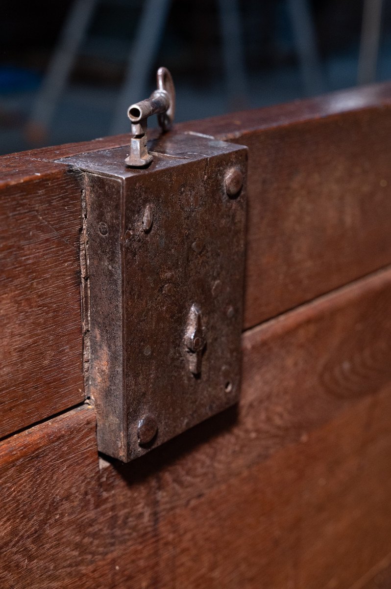 Norman Renaissance Chest, 17th Century Period-photo-2
