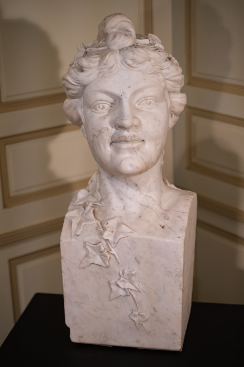 Important Carrara Marble Bust "the Young Girl With The Bun"