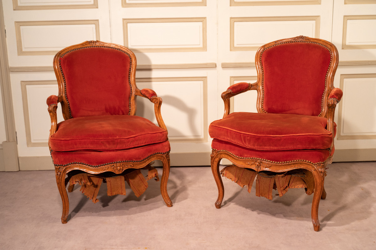 Paire de fauteuils cabriolet,époque Louis XV estampillés CV*BARA