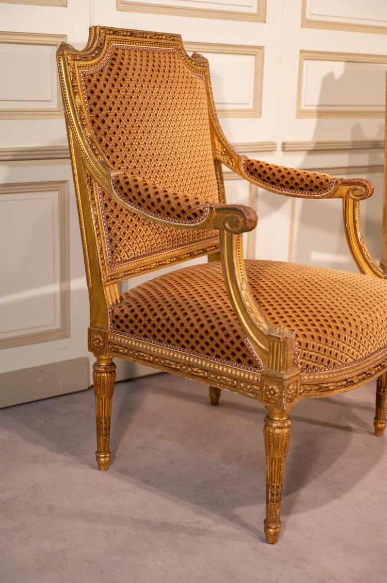 Paire de fauteuils en bois doré de style Louis XVI-photo-4