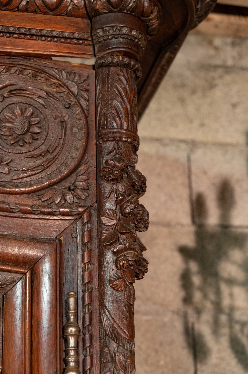 Spectacular Norman Wedding Wardrobe-photo-4