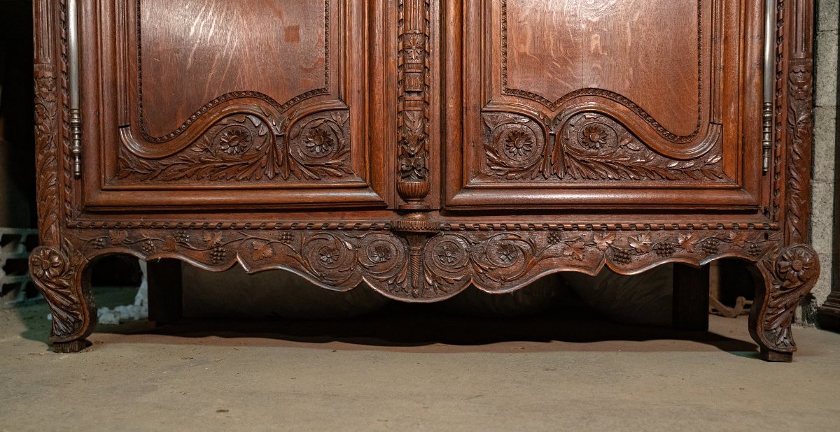 Spectacular Norman Wedding Wardrobe-photo-4