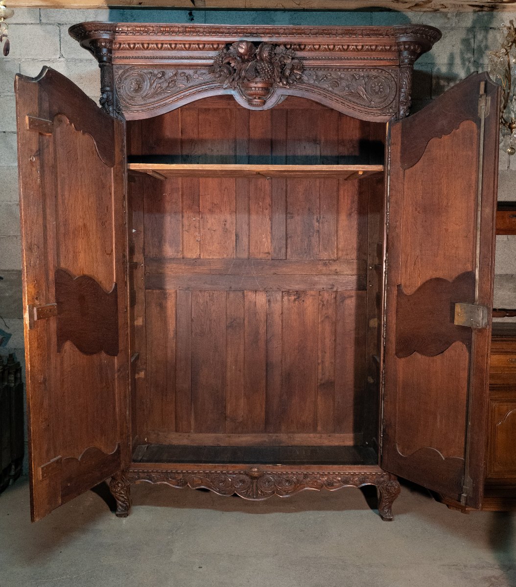 Spectacular Norman Wedding Wardrobe-photo-5