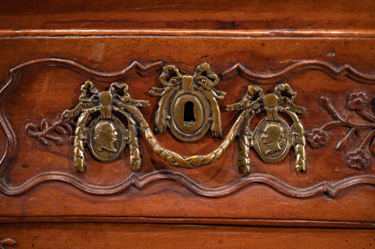 18th-century Louis XV Walnut Chest Of Drawers-photo-3