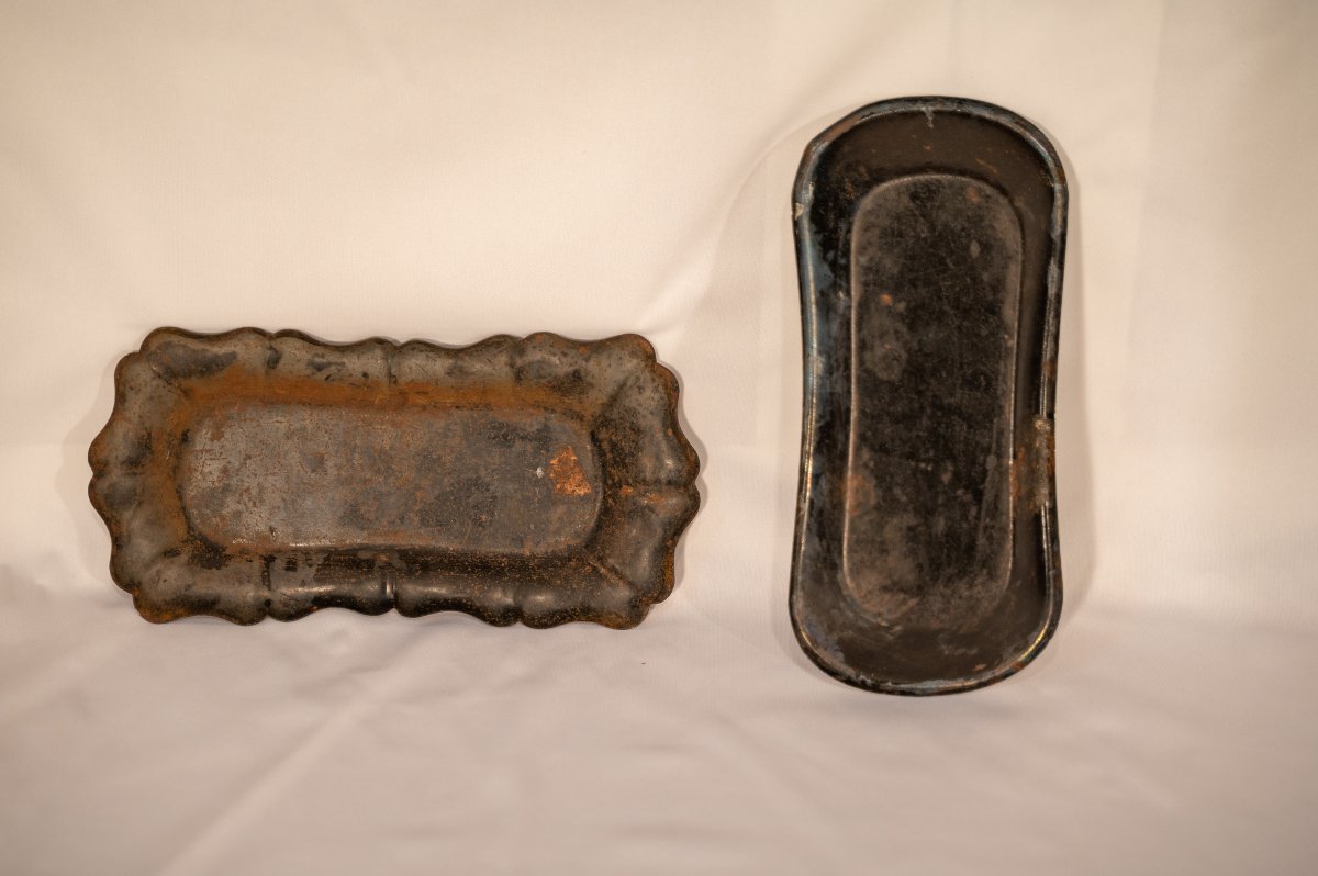 Set Of Two Painted Sheet Metal Trays With Small Compartments-photo-4
