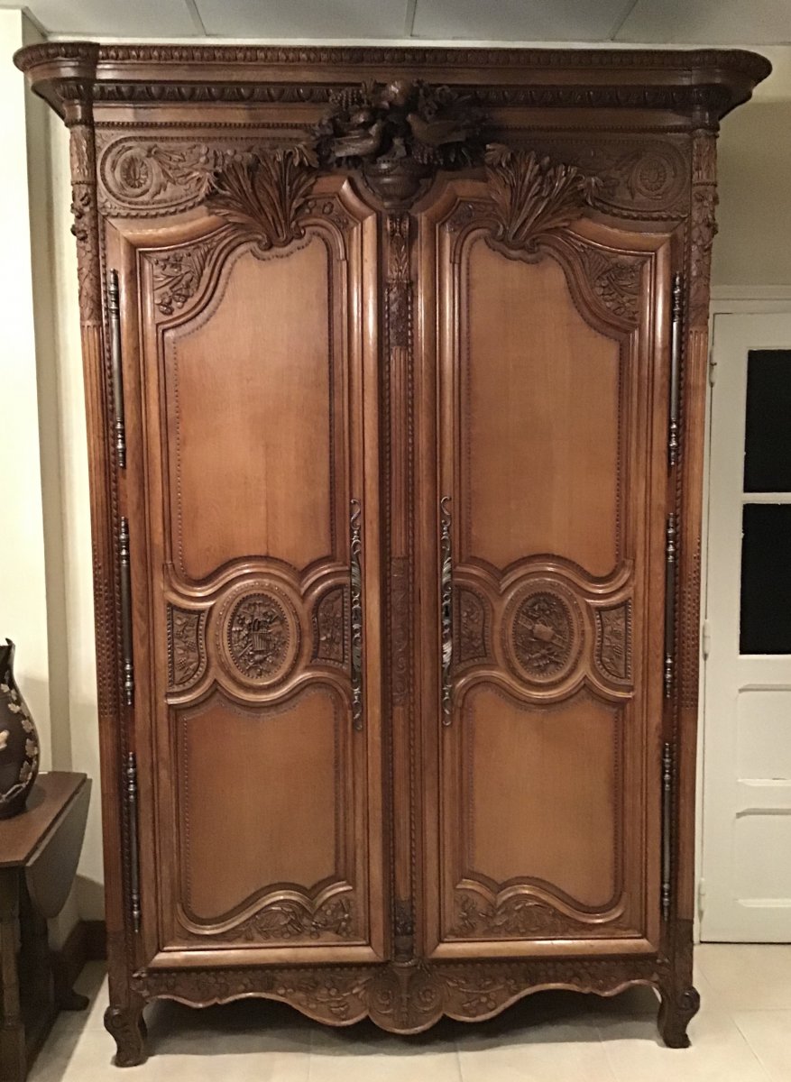 Armoire De Mariage En Chêne Sculpté, Caen