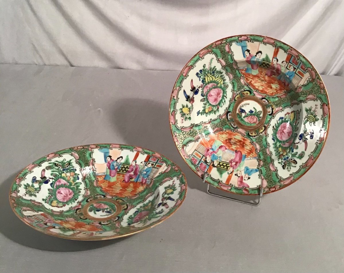 Paire D’assiettes Creuses En Porcelaine, Chine, 19ème 