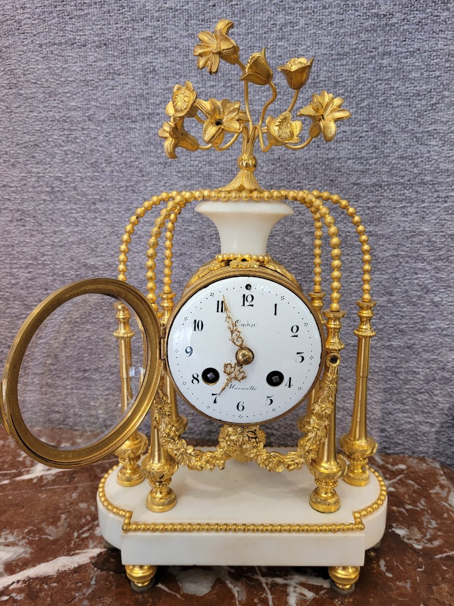 Louis XVI Clock In Gilt Bronze And White Carrara Marble-photo-3