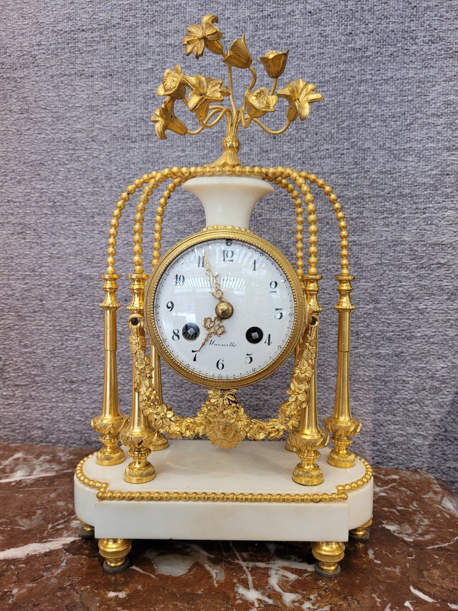 Louis XVI Clock In Gilt Bronze And White Carrara Marble