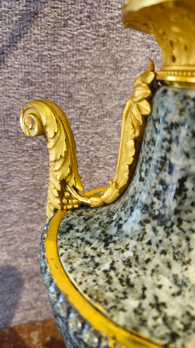 Paire de candélabres en granit, bronze ciselé et doré et pierres du Rhin-photo-6