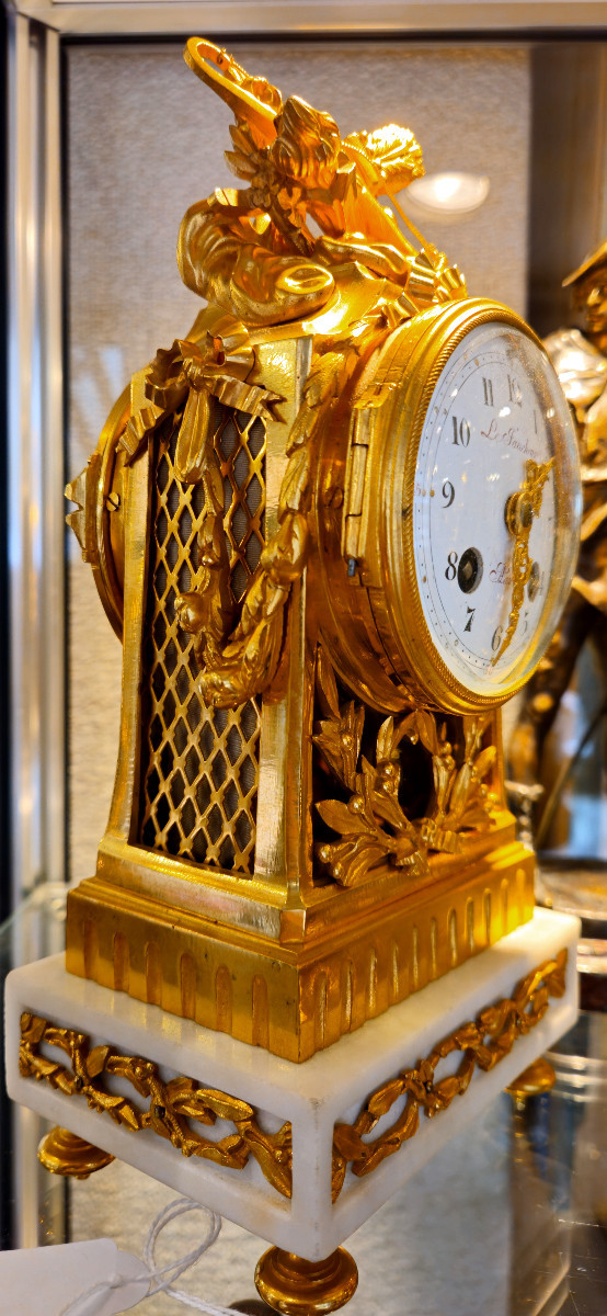 Charmante petite pendule Louis XVI en marbre de Carrare et bronze doré signée LE FAUCHEUR-photo-3