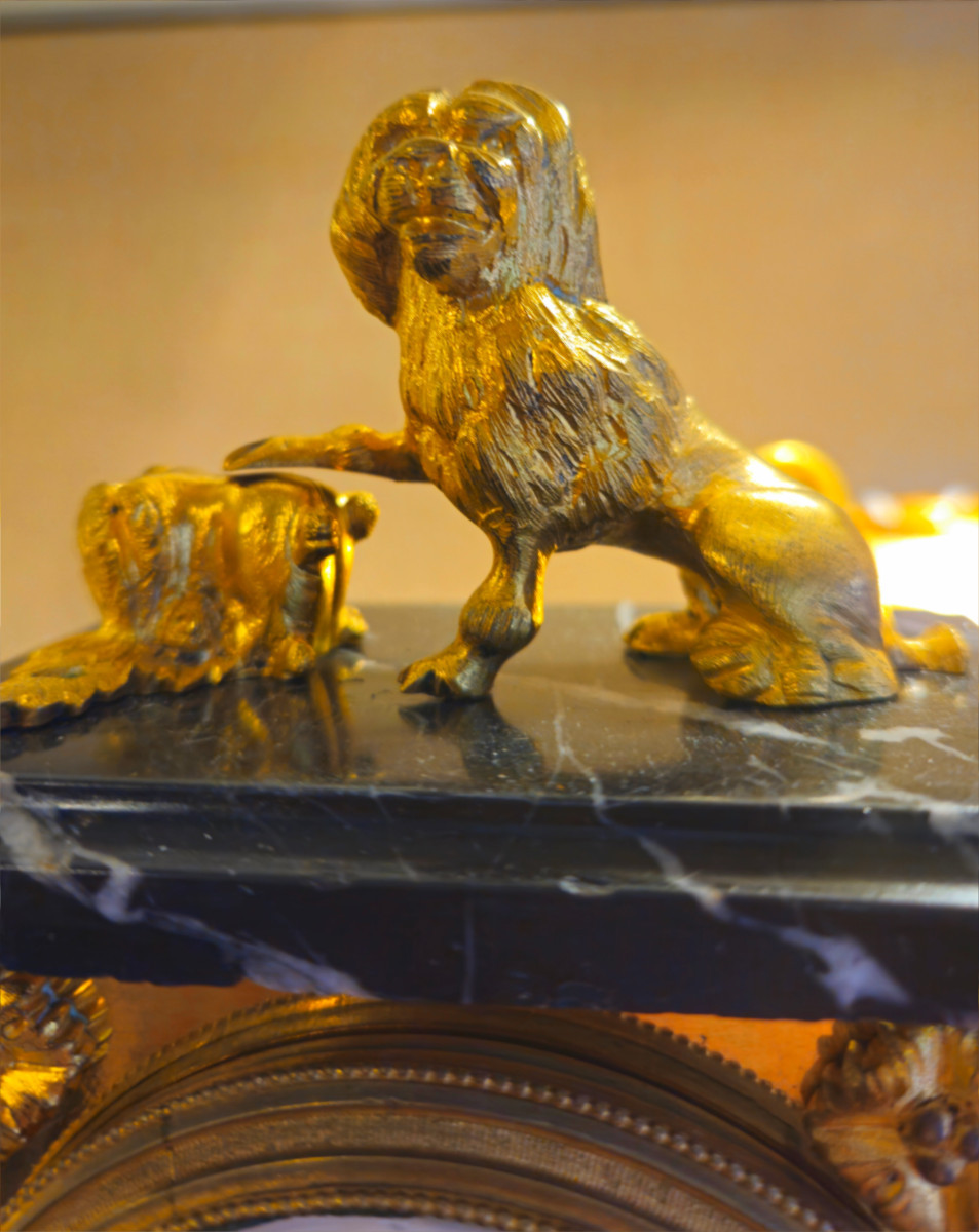 Marble And Gilt Bronze Table Clock, Dog Decor - Rooster Movement-photo-3