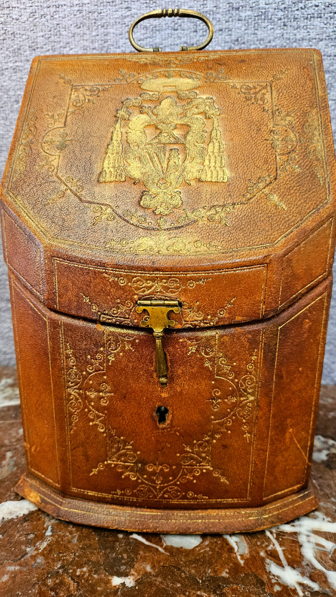 Refined 19th Century Mail Box In Gilded Leather, Decorated With Coats Of Arms And Trimmed With Green Damask Silk.-photo-2