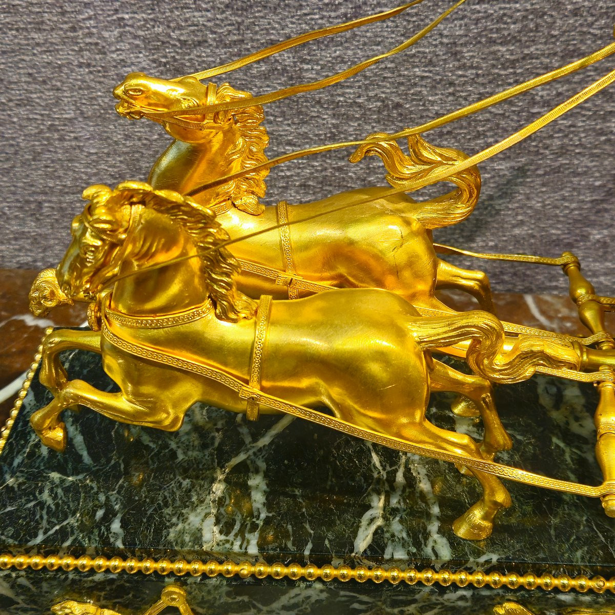 Pendule Empire en bronze doré - Cupidon au char- modèle de Ravrio-photo-4