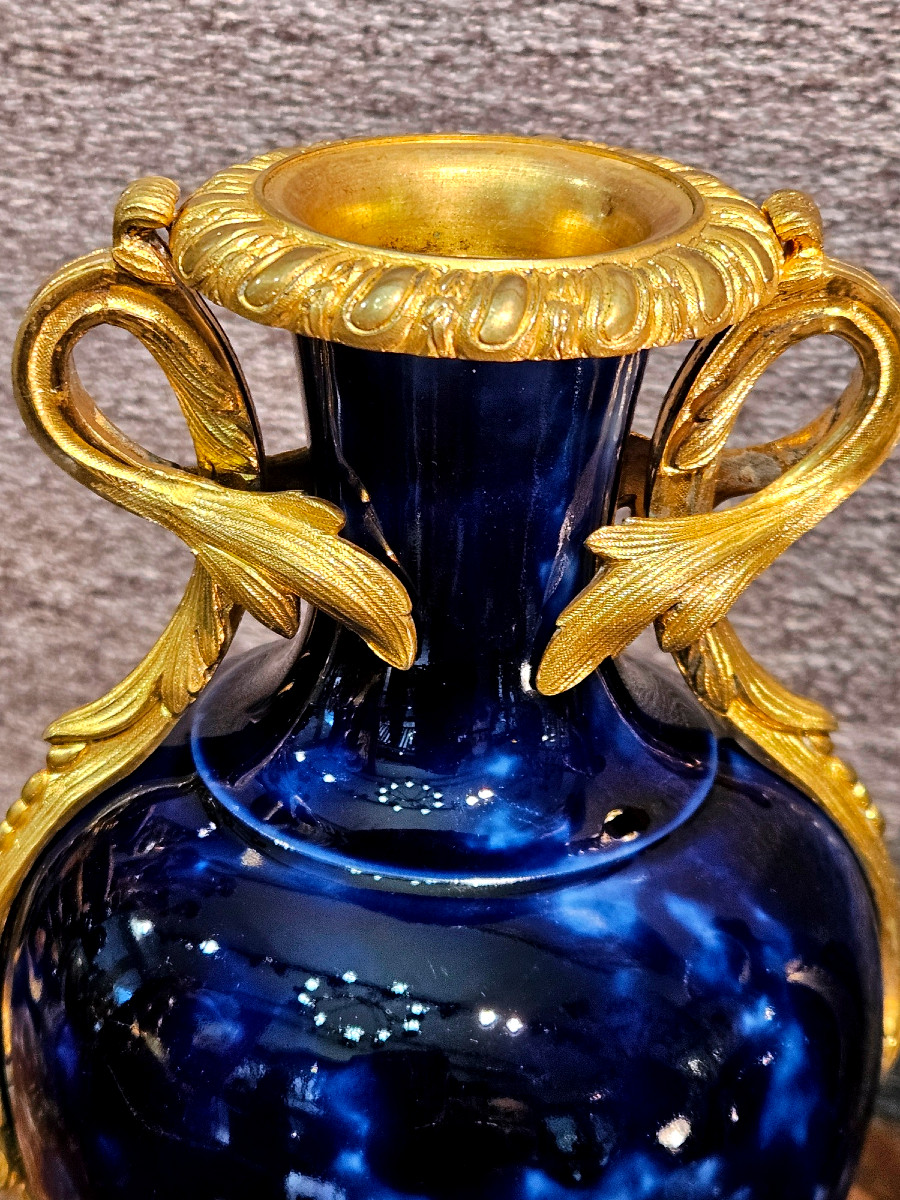 Paire de vases de Sèvres  montés en bronzes dorés signés Picard-photo-2