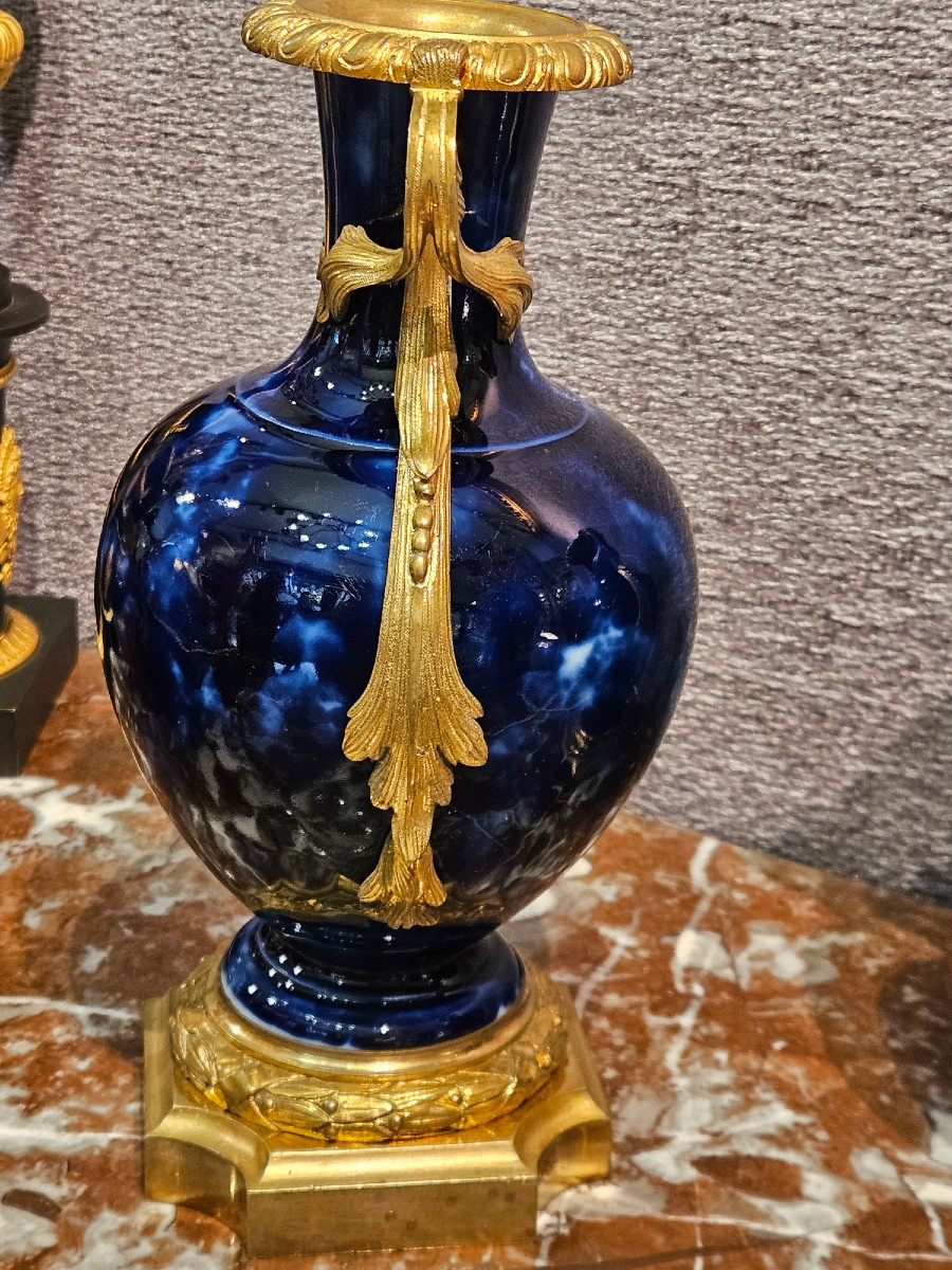 Paire de vases de Sèvres  montés en bronzes dorés signés Picard-photo-3