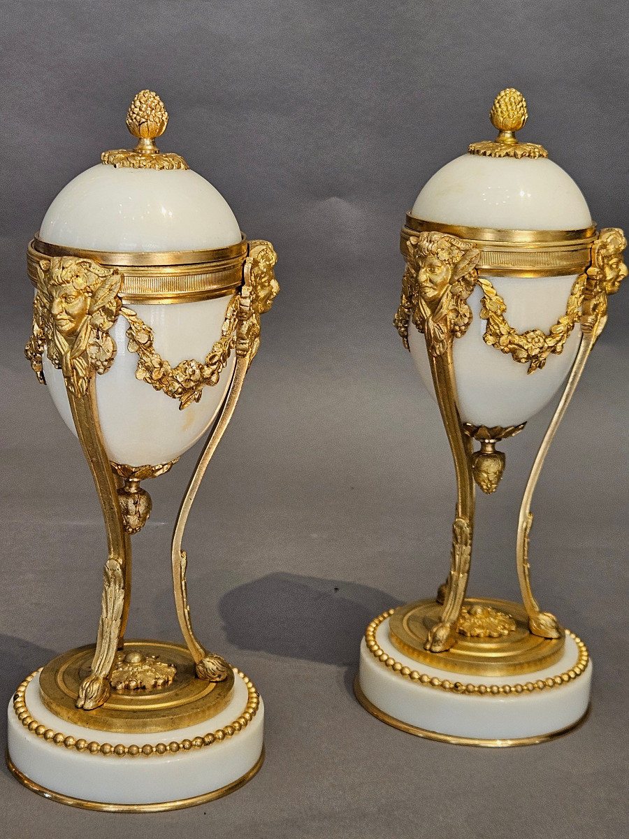 paire de cassolettes- bougeoirs- réversibles en marbre de Carrare et bronze doré-photo-2