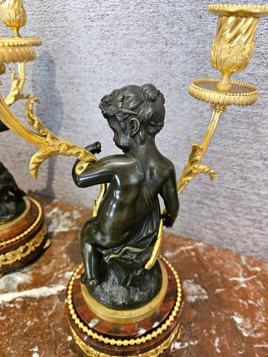 Paire de candélabres en bronze doré et patiné aux putti-photo-4